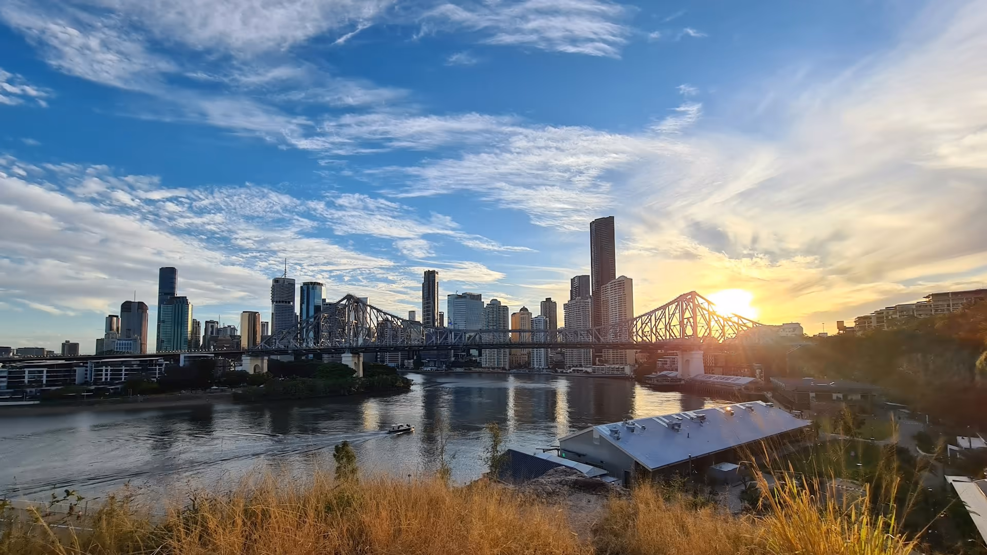South Bank parklands and Brisbane River cityscape