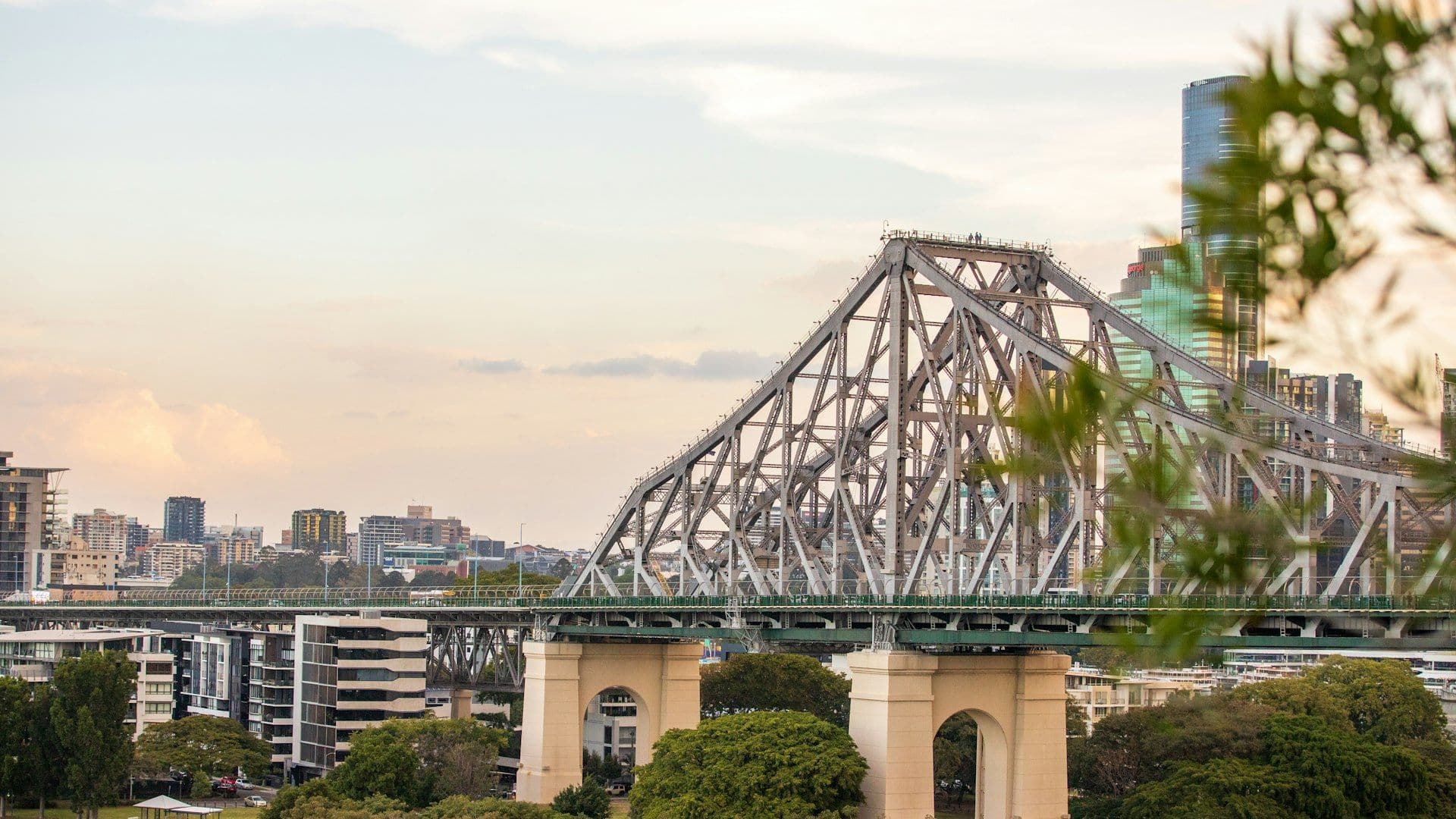 Sunrise over the Brisbane River and the Brisbane city skyline