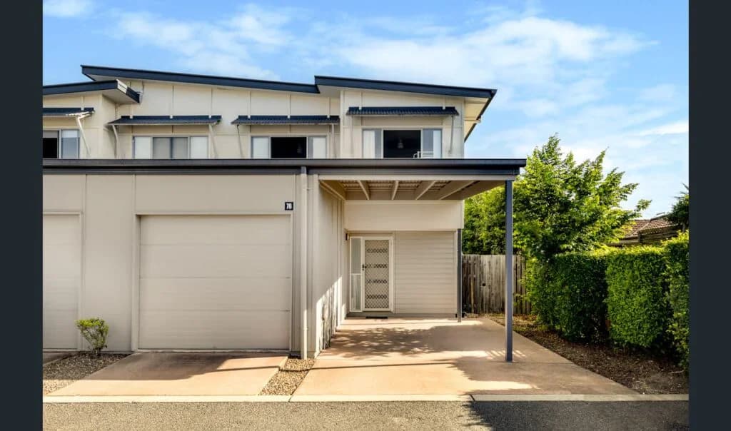 Townhouse in Lawnton