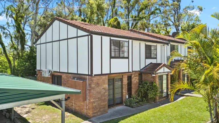 House in Woodridge